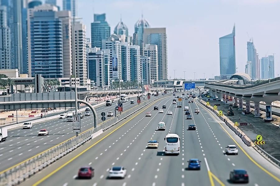 رعایت قوانین خطوط رانندگی در دبی